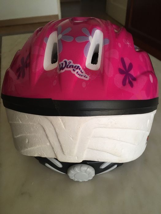 Proteções para patins/trotinetes/skate para crianças e capacete.