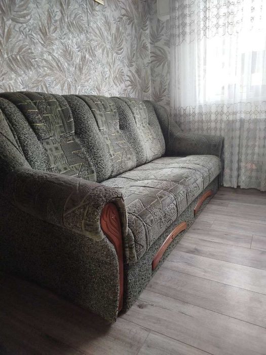 Диван в гарному стані