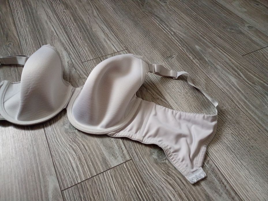 Biustonosz z koronkowym wykończeniem lace 75F Debenhams