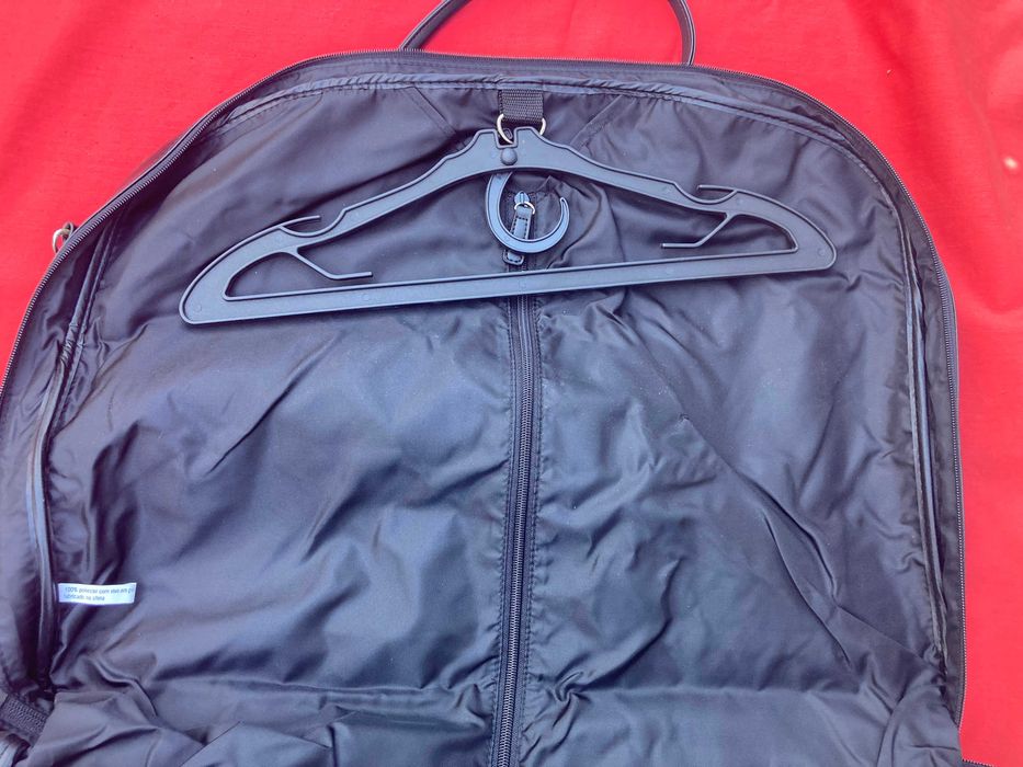 Saco de Viagem Porta fatos com cabide padrão tigre da marca Avon