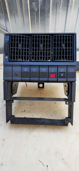Panel Nawiewu Konsola Audi 80 B4