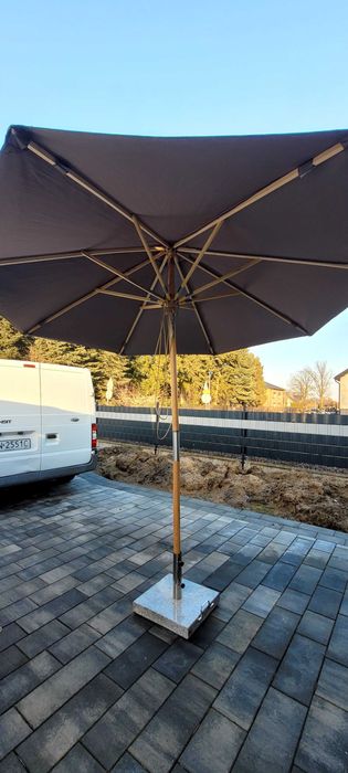 Parasol ogrodowy z podestem
