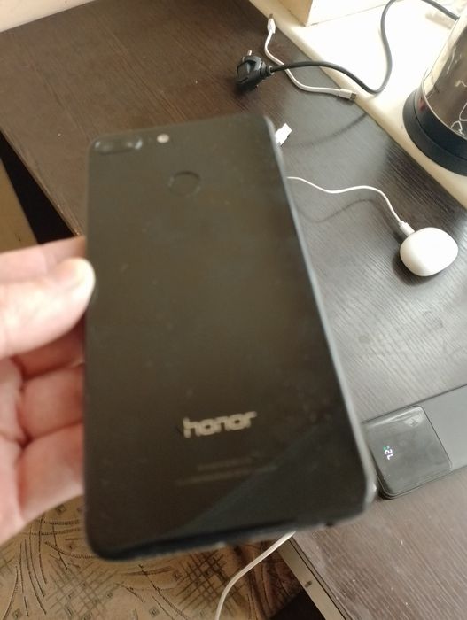 Дешевий робочий телефон для дзвінків або на відновлення