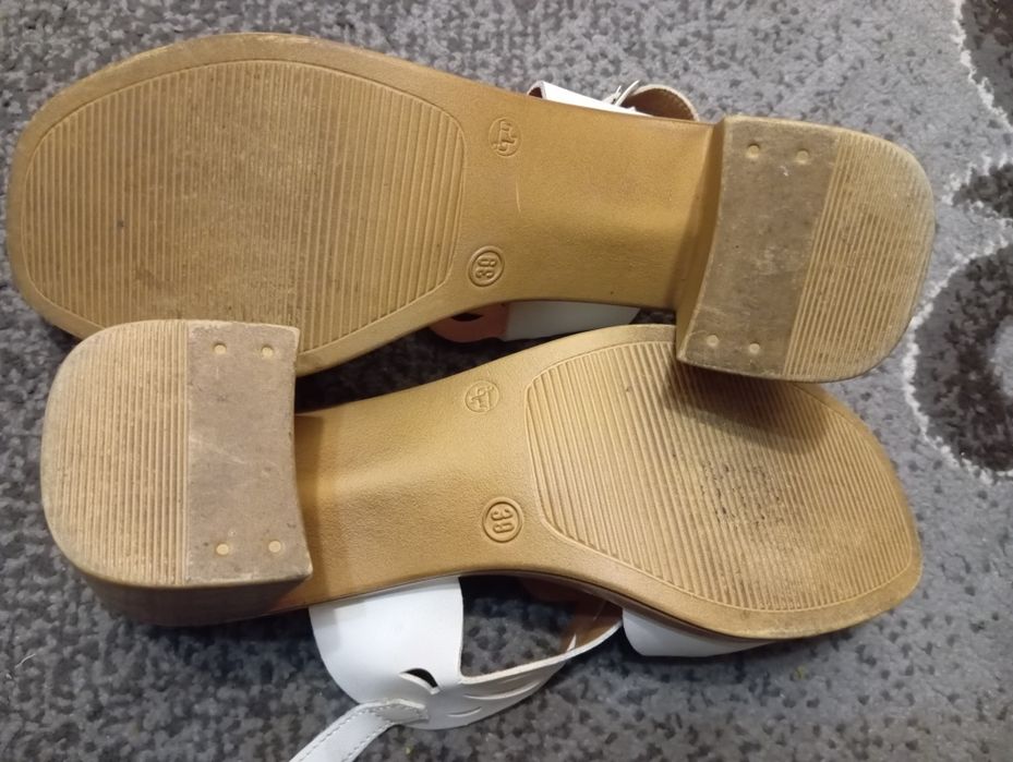 Босоніжки жіночі шкіряні