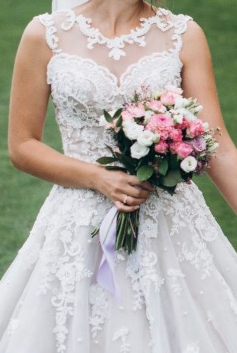 Шикарна весільна сукня  р. M