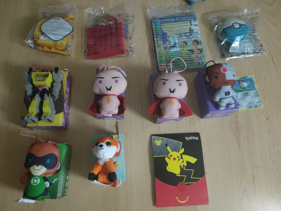 Various Collectible Figures64552370386177123