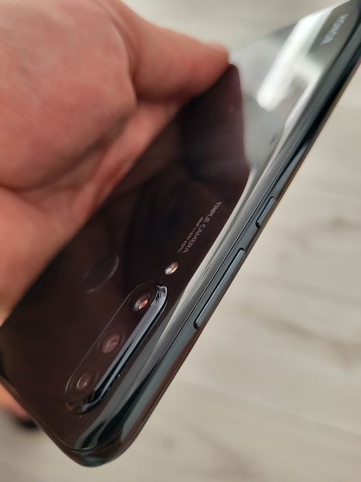 Новий/Смарфон Honor 20s 6/128/оригінал,гарантія