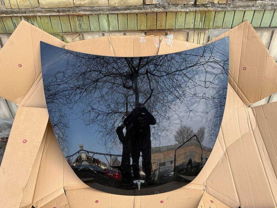 Капот Tesla model Y