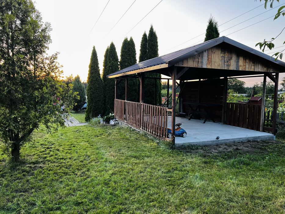 Sprzedam ogródek działkowy – 3,3 ara, z altanką i garażem.