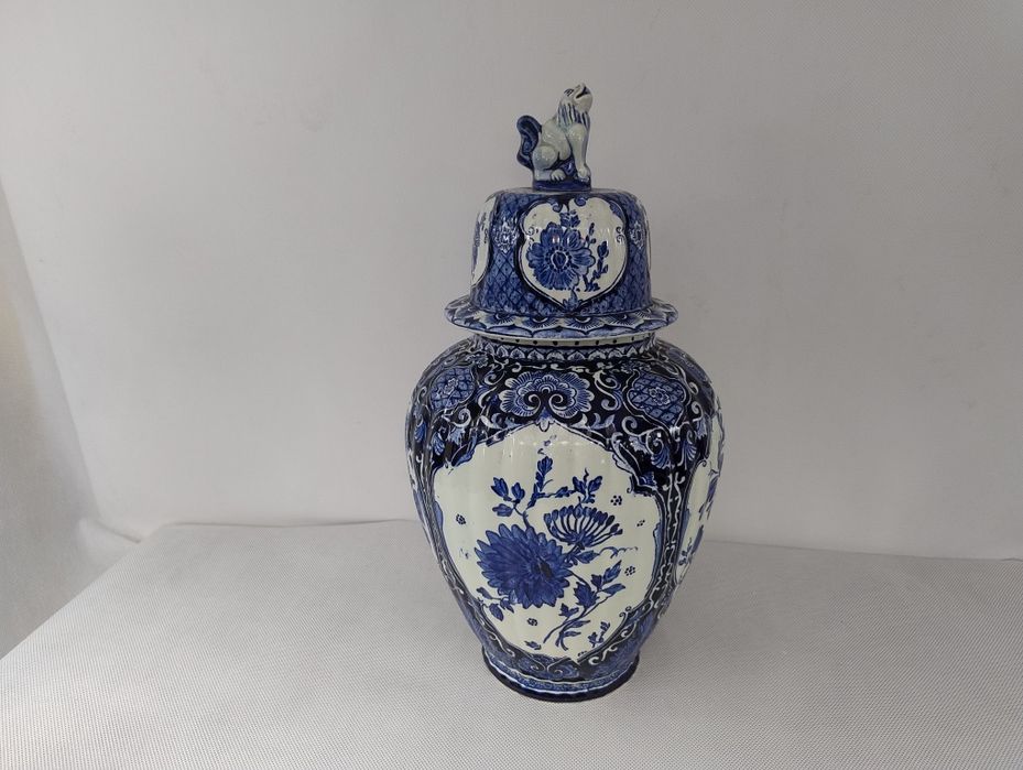 Wazon Delft. Amfora.