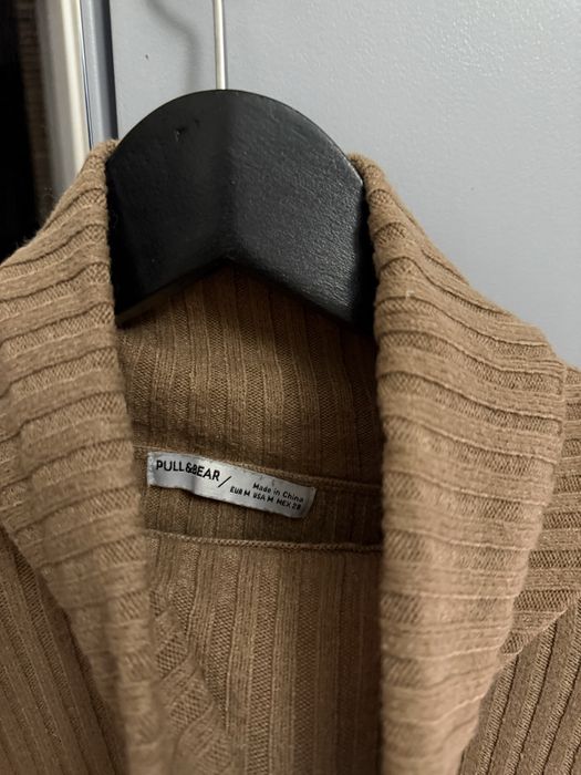 Brązowy beżowy sweter golf szerokie rękawy pull and bear m