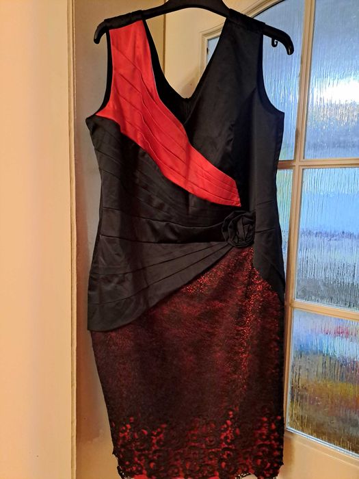 Sukienka czarno-czerwona