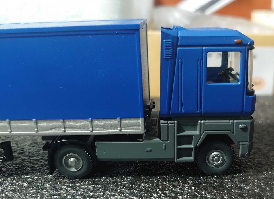 Camião Renault Magnum Cofratir 1/87