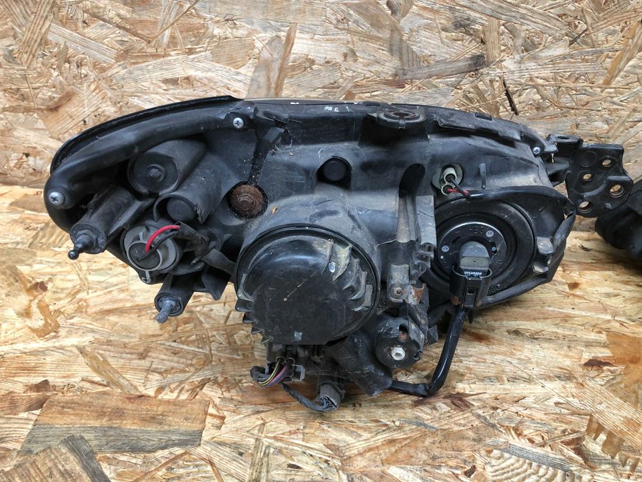 Lampa/reflektor przedni subaru impreza gh 2007r xenon