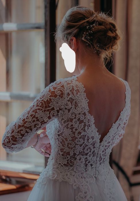 Zestaw: koronkowa suknia ślubna + halka + welon