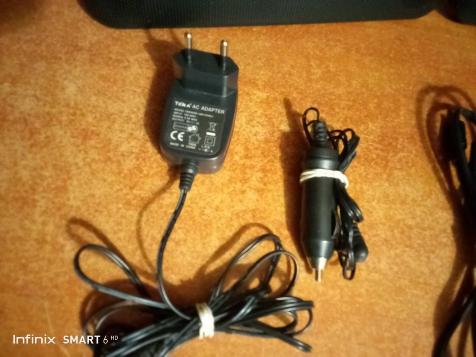 2 szt DVD samochodowych DENVER z uchwytami