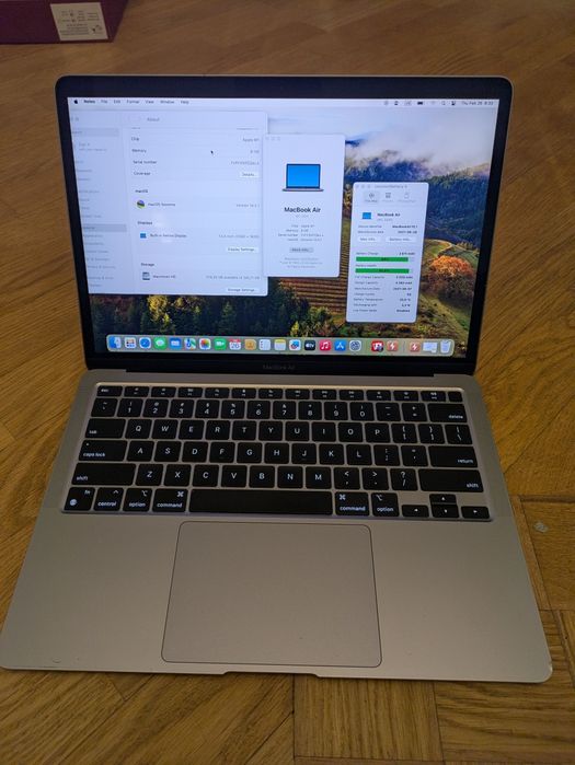 MacBook Air M1, 2021, 8/256 ГБ.