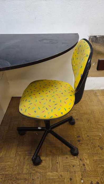 Fotel biurkowy  obrotowy dla dziecka