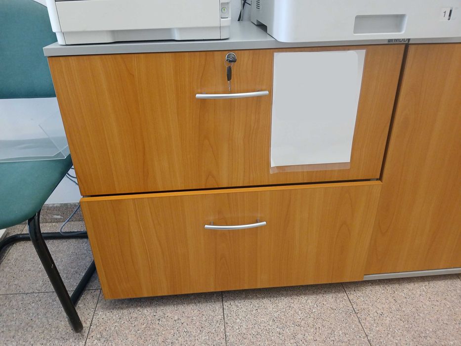 Meble biurowe - biurka, kontenery, komody