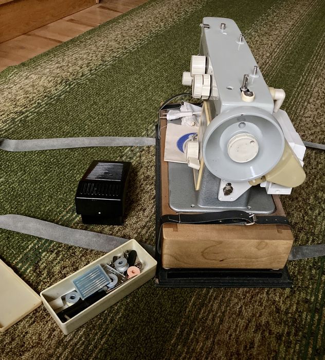 Швейна машинка Чайка 142 М