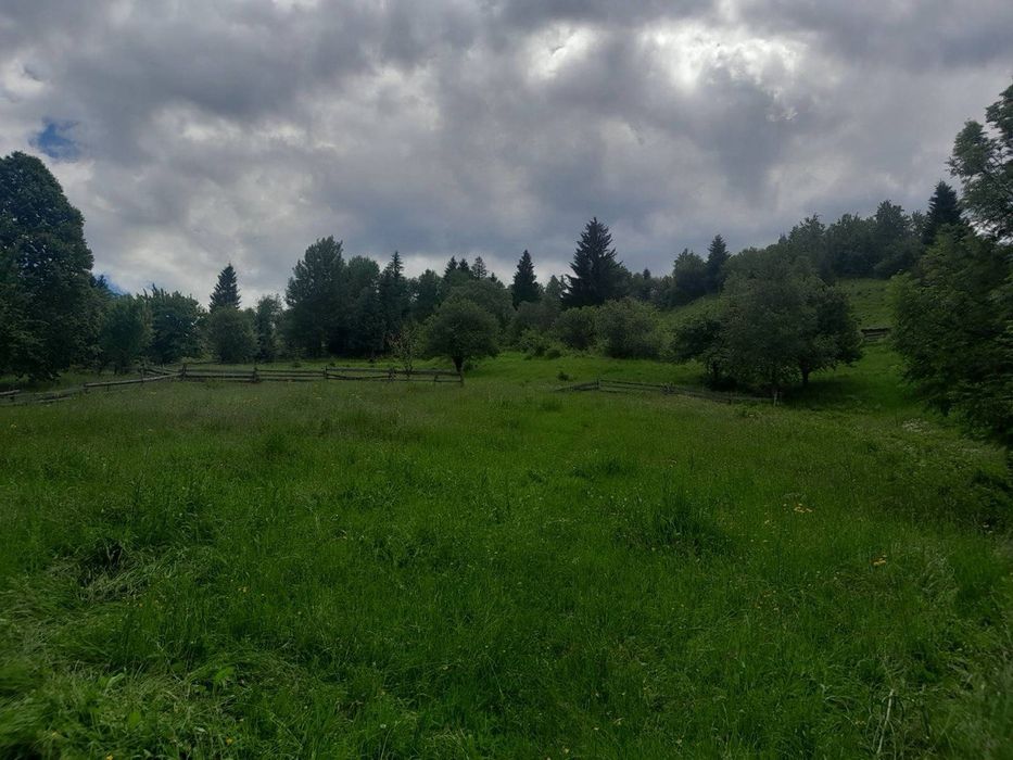 Продаються дві  земельні  ділянка в горах