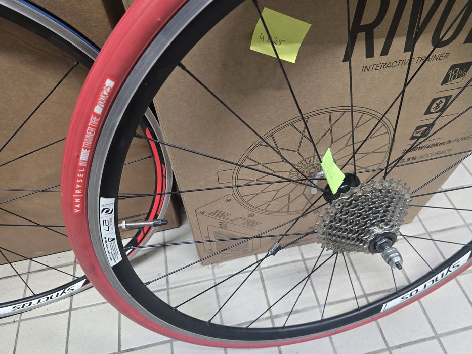 Rodas de estrada com cassete de 11v