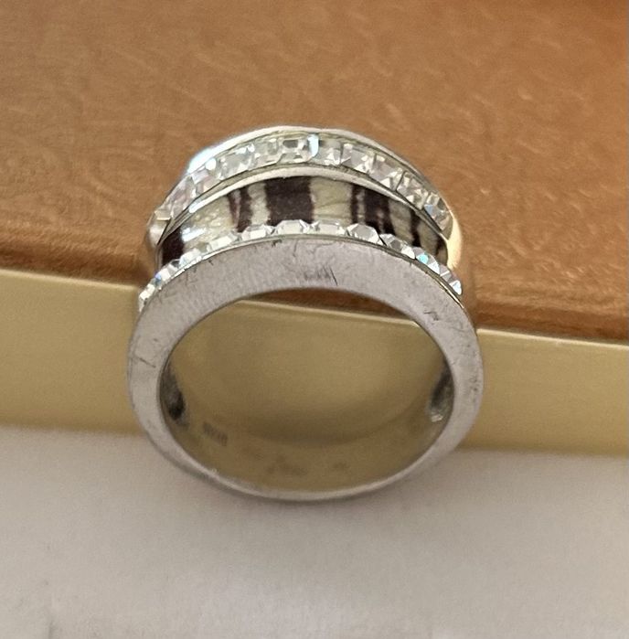Srebrny pierścionek pr.925 rozm.15, ceramiczna zebra krem brąz