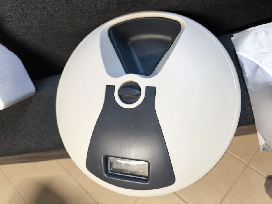 Alimentador automático para cães e gatos.