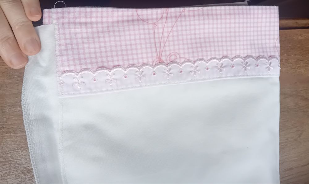 Lençol de alcofa novo e 1babete usada