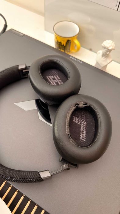 Auscultadores Bluetooth JBL LIVE 660NC (Over Ear - Microfone - Noise Canceling - Preto) - Negociável