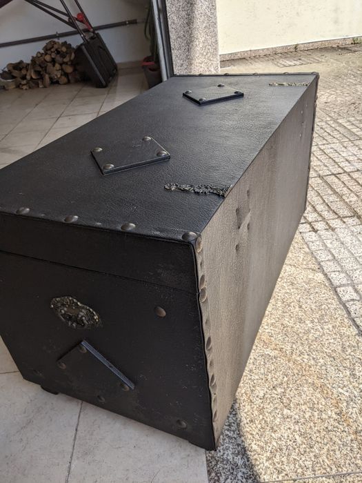 Baú vintage em pele