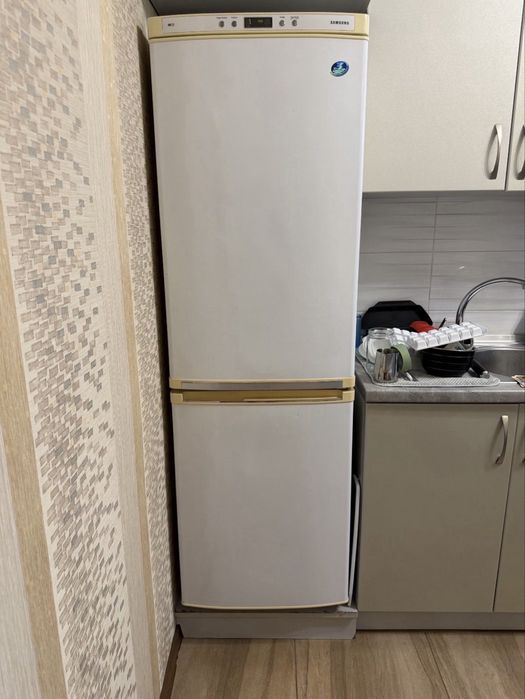Холодильник Samsung