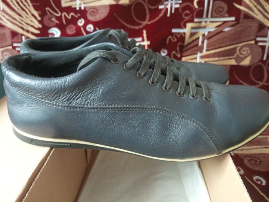 Продам кросівки чоловічі