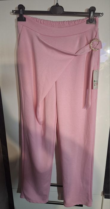 Spodnie różowe .