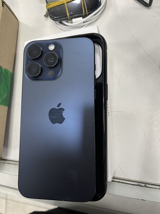 Продам телефон apple iphone 15 pro max 256Gb esim