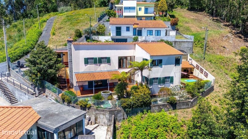 Moradia T3 com jacuzzi e barbecue na Camacha