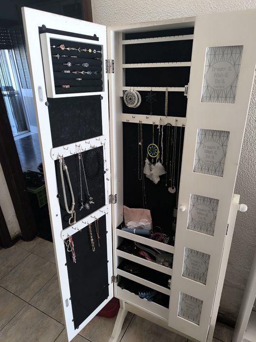 Armário porta jóias