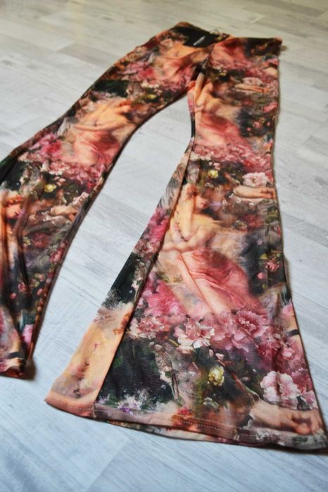 Spodnie dzwony malarski print Obraz malarstwo PrettyLittleThing S