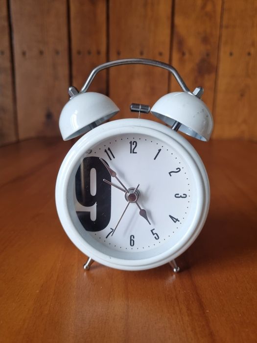 Biały budzik * Ikea