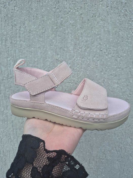 Дитяче взуття  UGG. Босоніжки 32,5 розмір