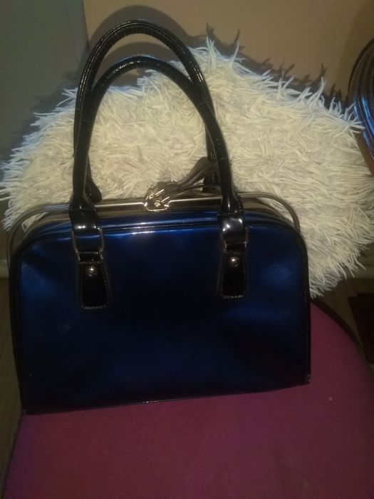 Сумочка лакова синня