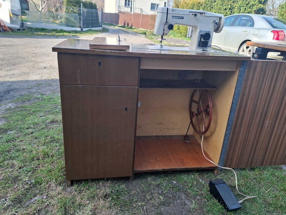 Maszyna do szycia ŁUCZNIK PREDOM 451 w szafce – Sprawna, Styl PRL / Retro