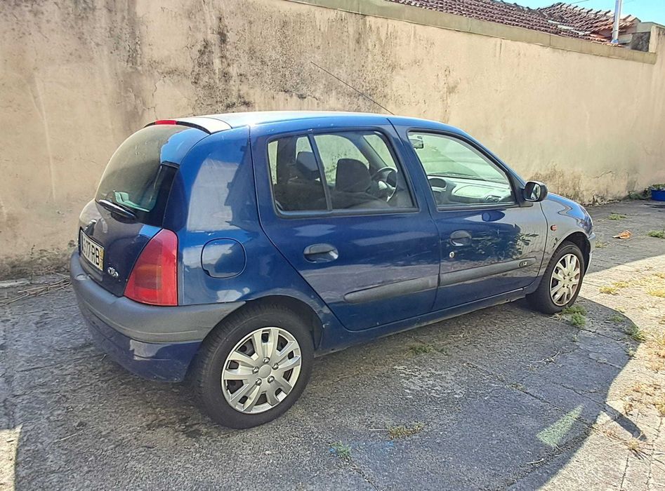 Renault Clio 1.2 RN - Poucos kms