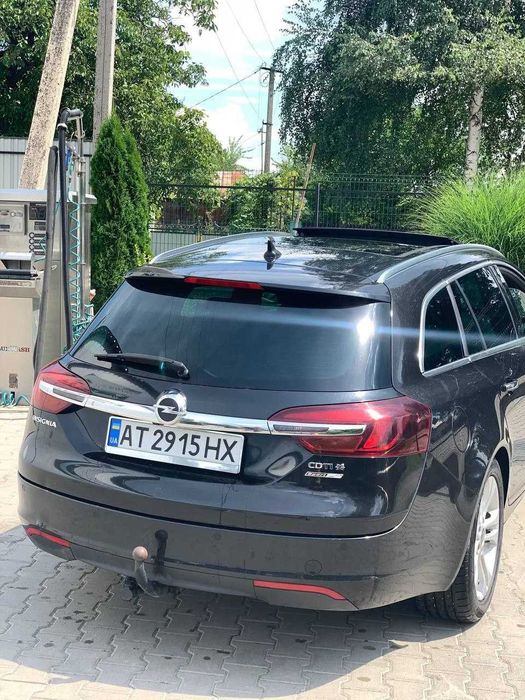 Автомобіль Інсігнія 2013