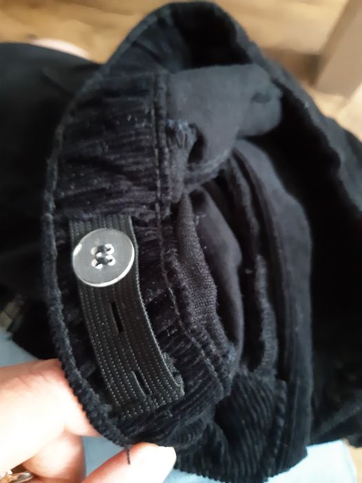 Spódniczka czarna elegancka bez wad. 
Polecam moje inne oferty znajdzi