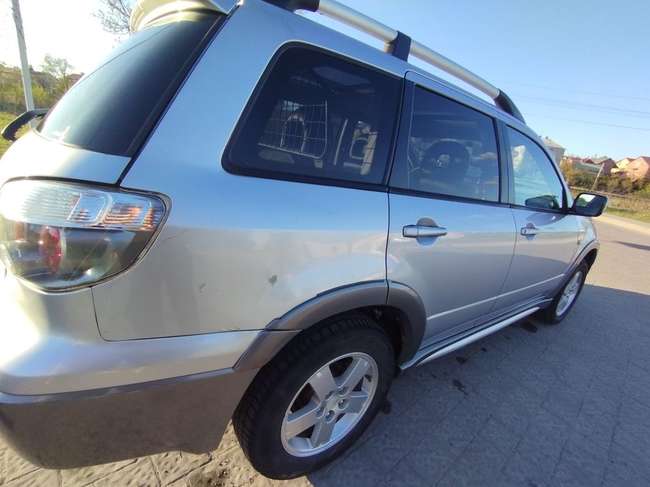 Mitsubishi Outlander 1