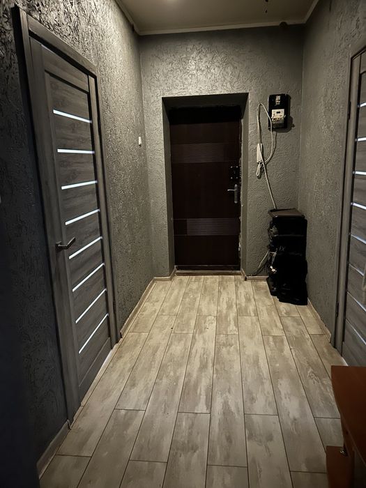 Продається 3-х кімнатна сталінка по проспекту Південний 6