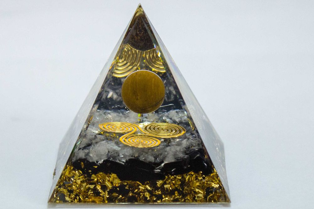Piramida Orgonit Tygrysie Oko Miedź Kryształ Triskelion Celtycki 5 cm