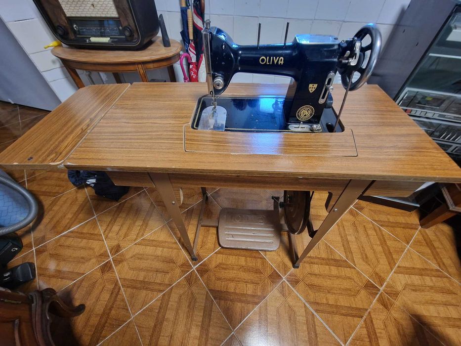 Máquina de Costura OLIVA