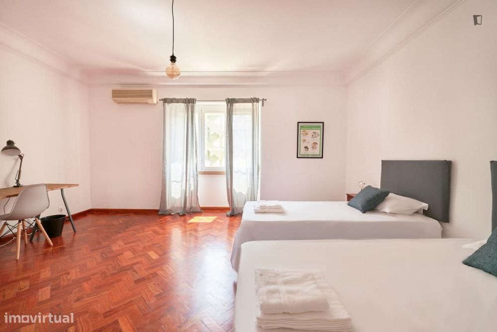 Quarto - localizado em São Sebastião Lisbon